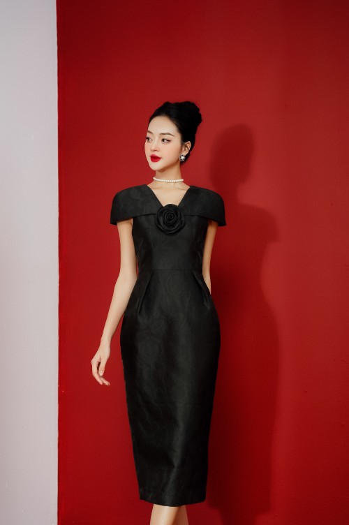 Sixdo Black V-neck Brocade Dress In The Show